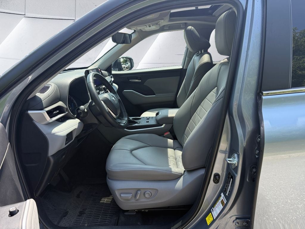 2023 Toyota Highlander Hybrid Base