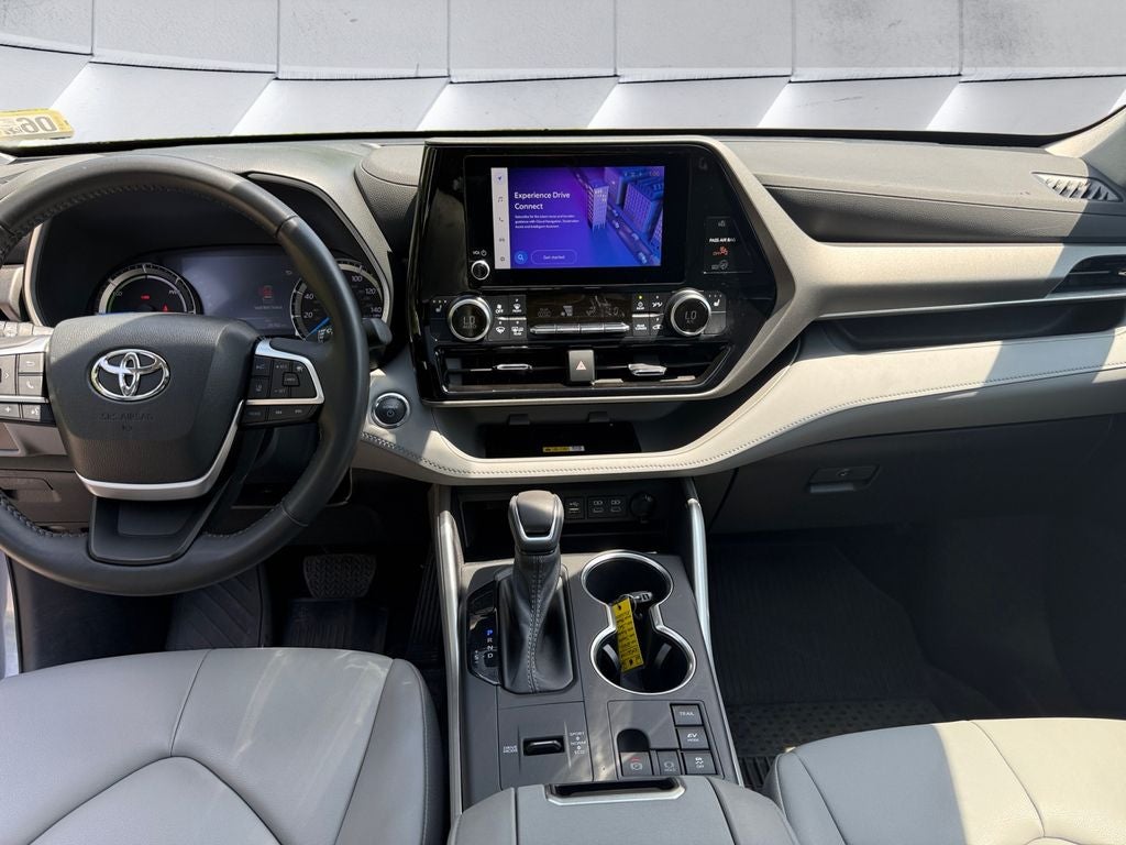 2023 Toyota Highlander Hybrid Base