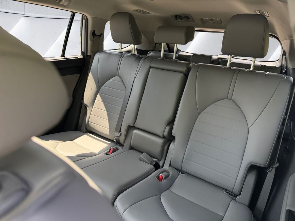 2023 Toyota Highlander Hybrid Base