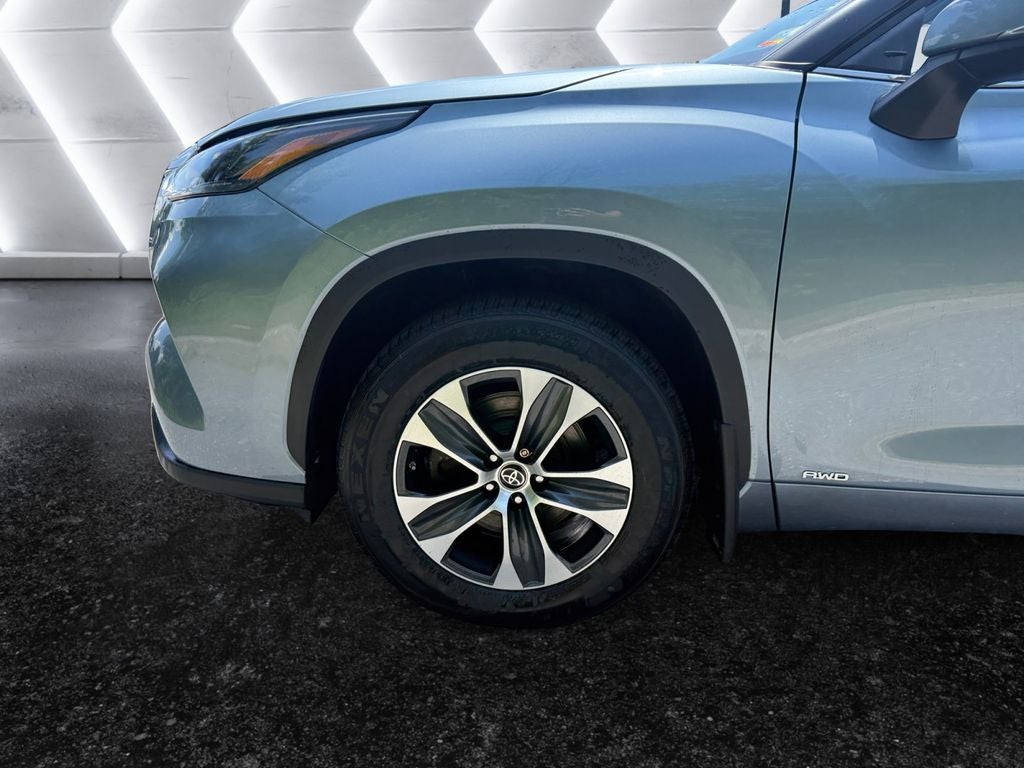 2023 Toyota Highlander Hybrid Base