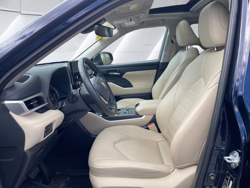2023 Toyota Highlander Base