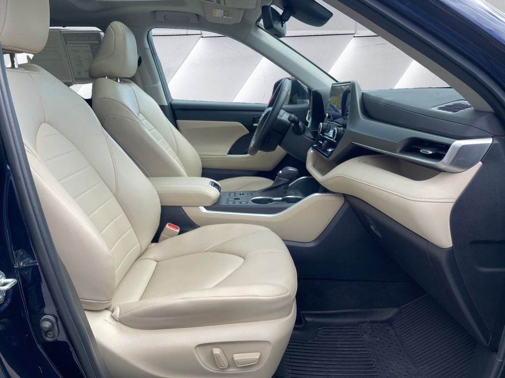 2023 Toyota Highlander Base