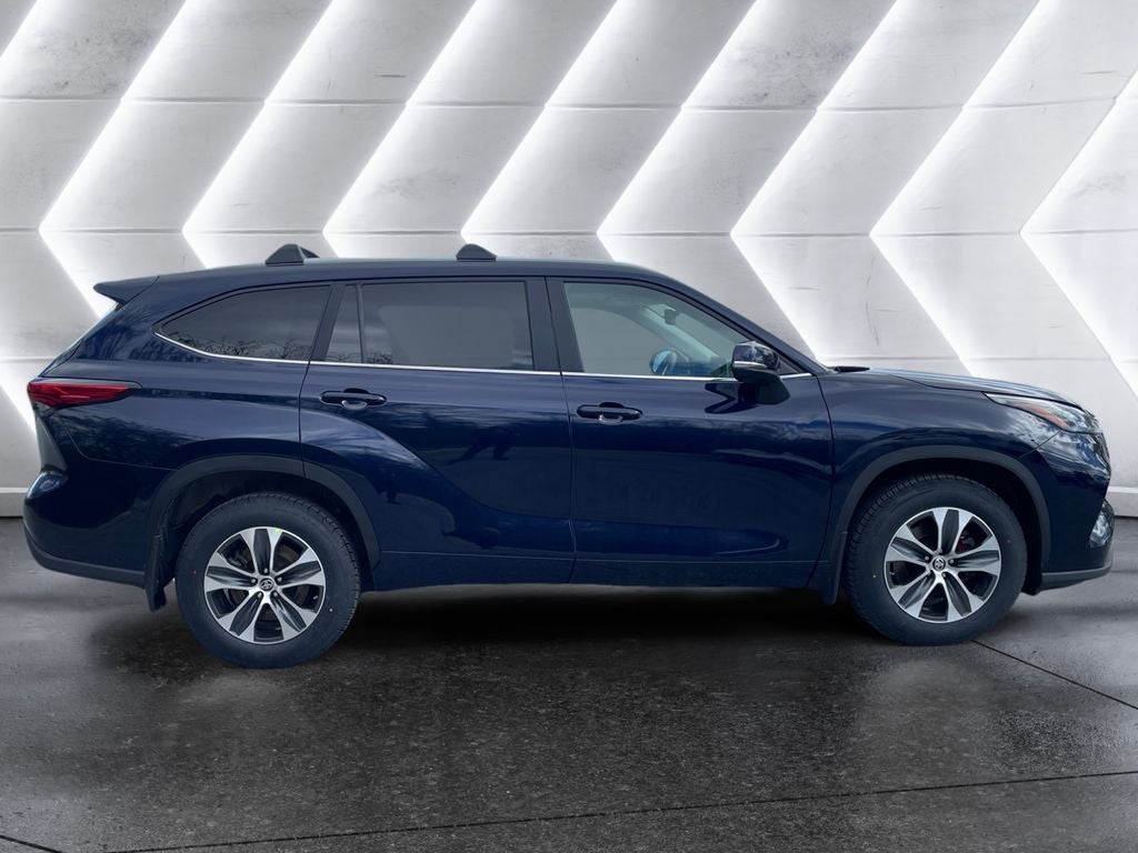 2023 Toyota Highlander Base