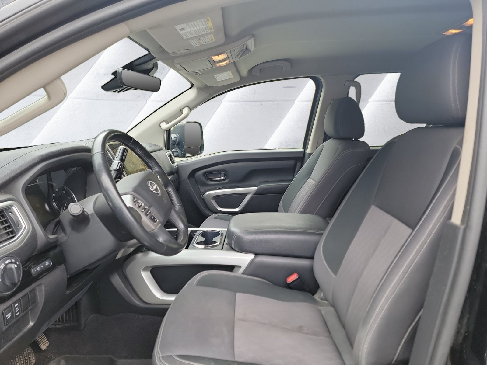 2023 Nissan Titan SV