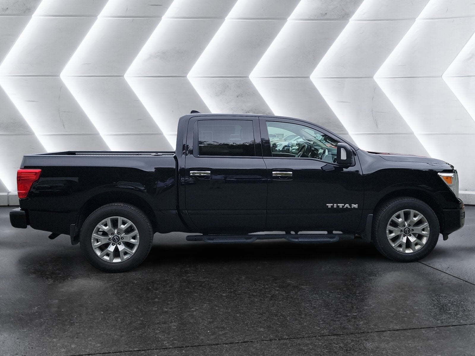 2023 Nissan Titan SV