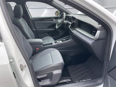 2025 Volkswagen Tiguan 2.0T SE R-Line Black