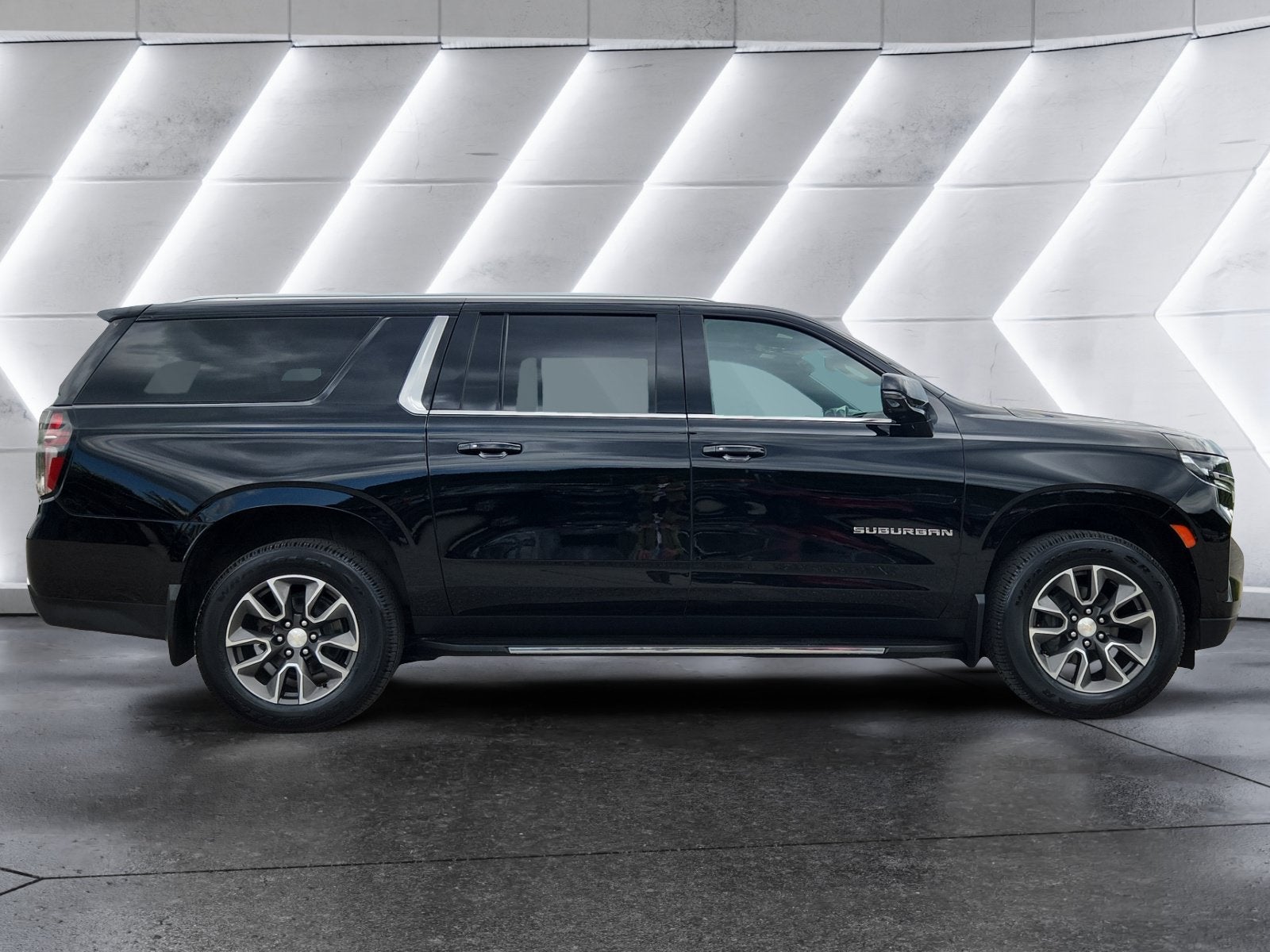 2023 Chevrolet Suburban LT