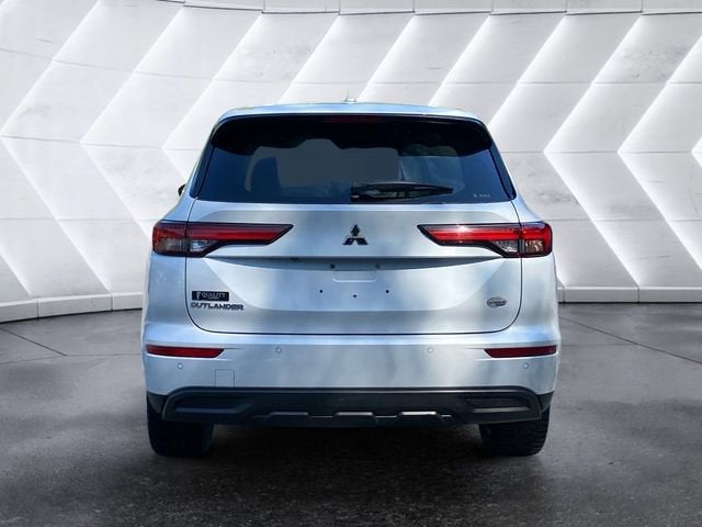 2022 Mitsubishi Outlander ES