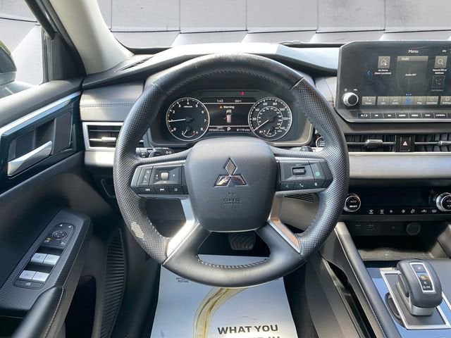 2022 Mitsubishi Outlander Base
