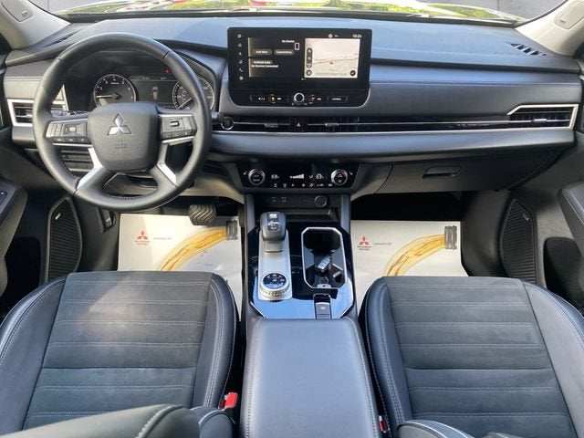 2025 Mitsubishi Outlander Base