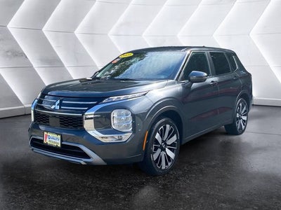 2025 Mitsubishi Outlander Base