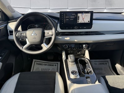 2025 Mitsubishi Outlander SE