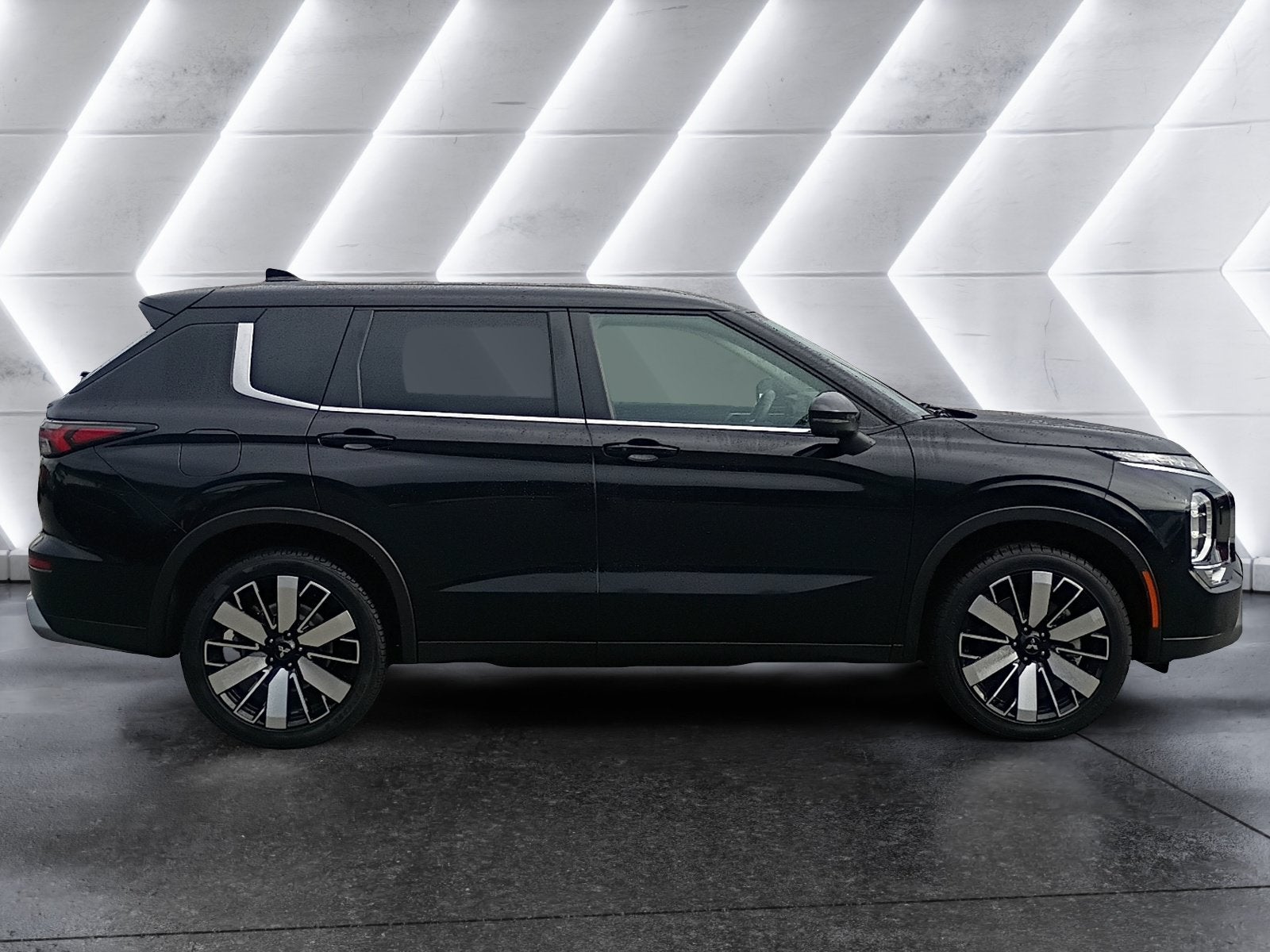 2025 Mitsubishi Outlander Base