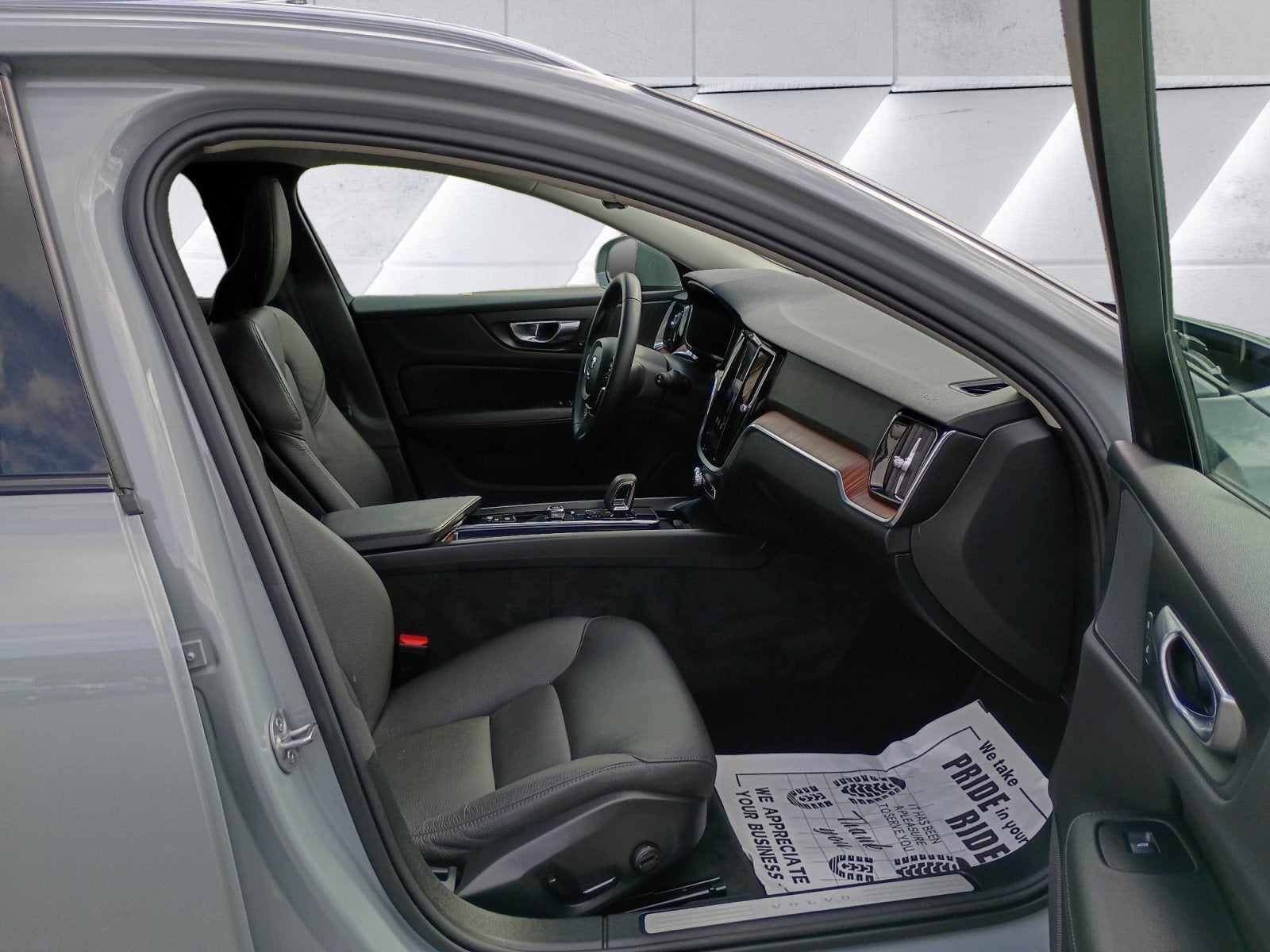 2025 Volvo V60 Cross Country B5 Plus